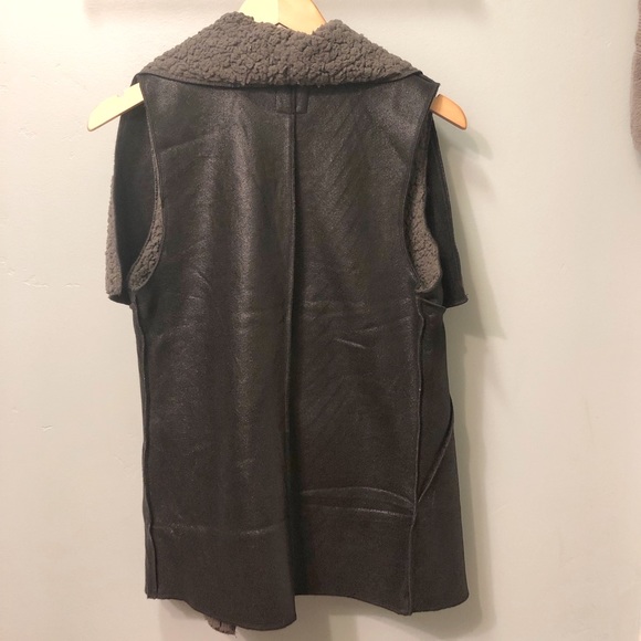 Black vest - Picture 2 of 8